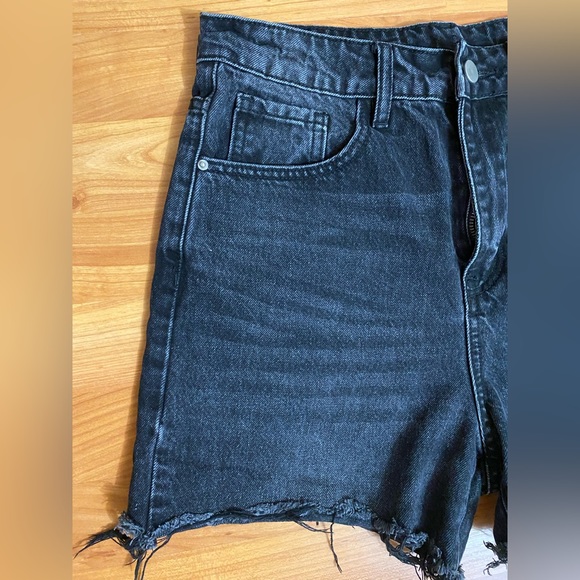 Shorts - Picture 5 of 6